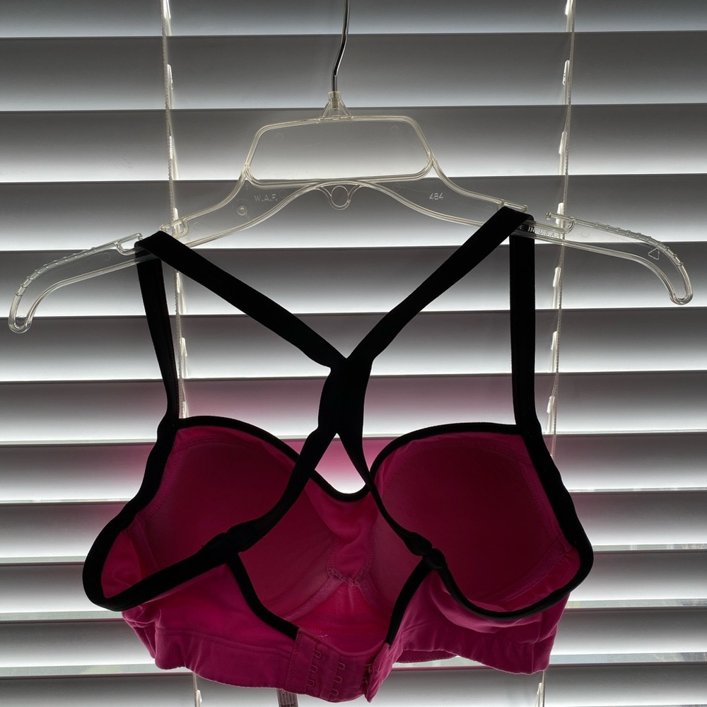 Victoria’s Secret Sports Bra size 32D - Picture 5 of 5
